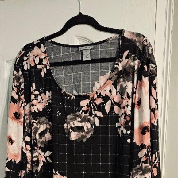 Black Floral 4X Top - Picture 1 of 2